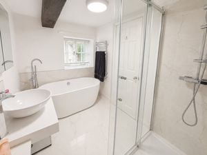 Principal En Suite- click for photo gallery